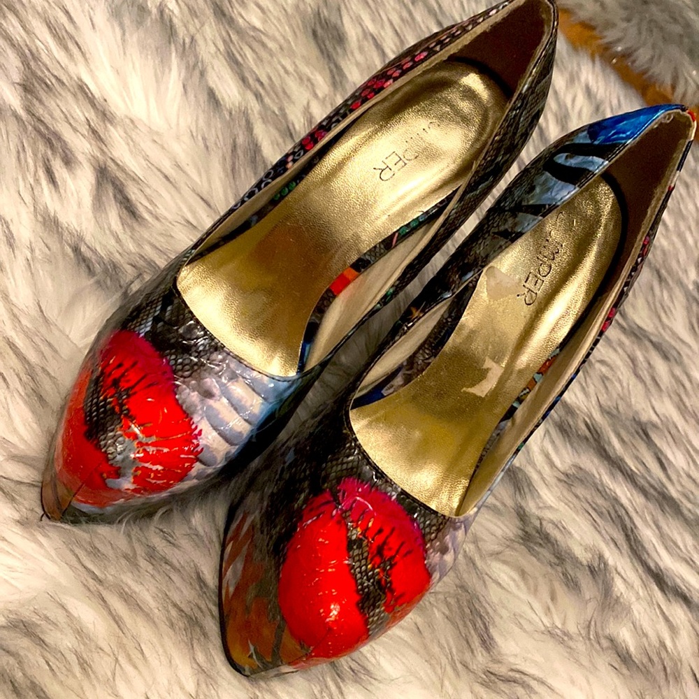 Used bumper flag high heels size 10